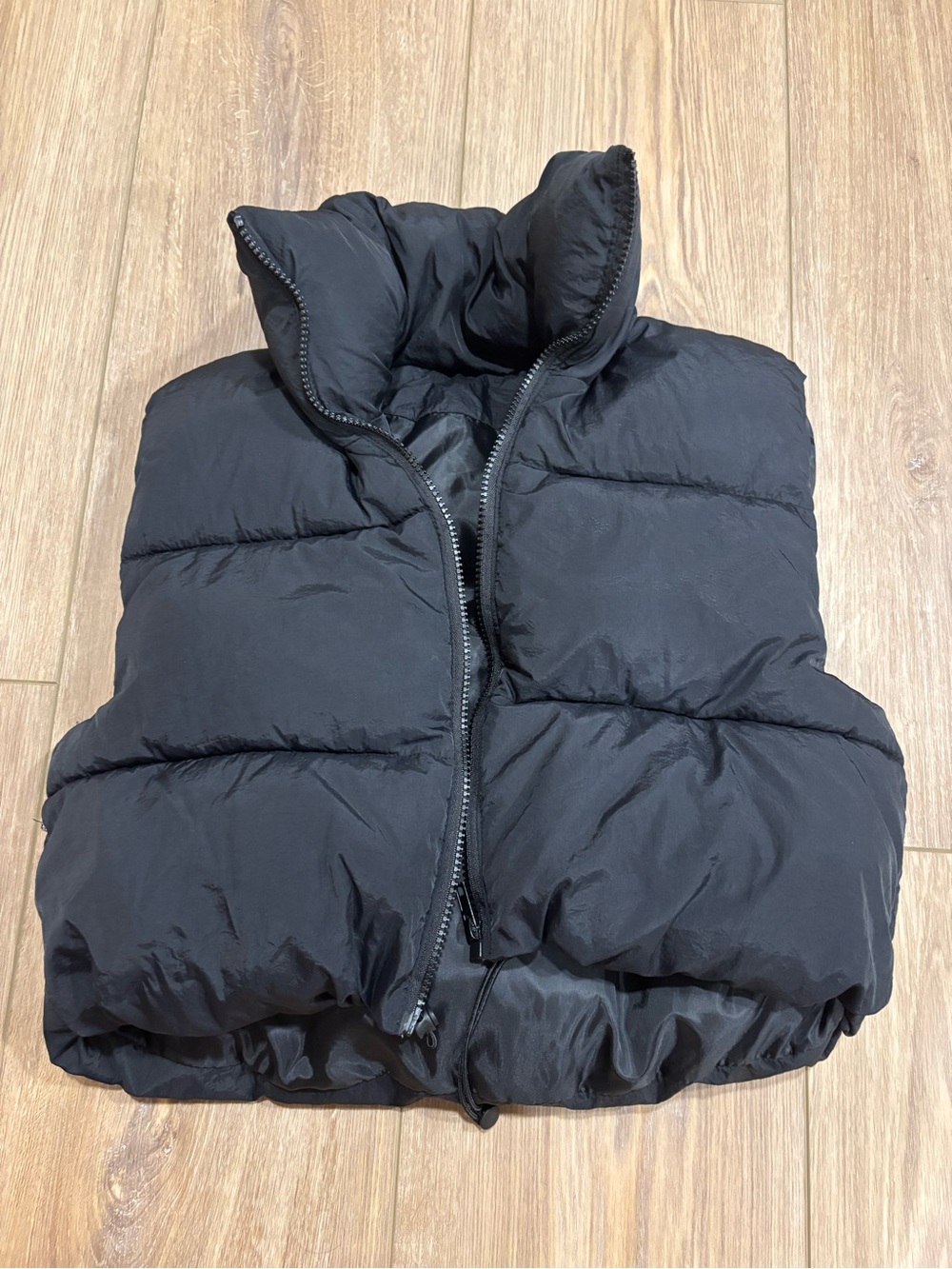 Black Puffer Vest - cropped style